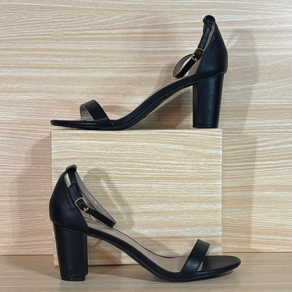Dream Pairs CHUNK Black Block Heel Sandals Women’s 11 Ankle Strap | With Box